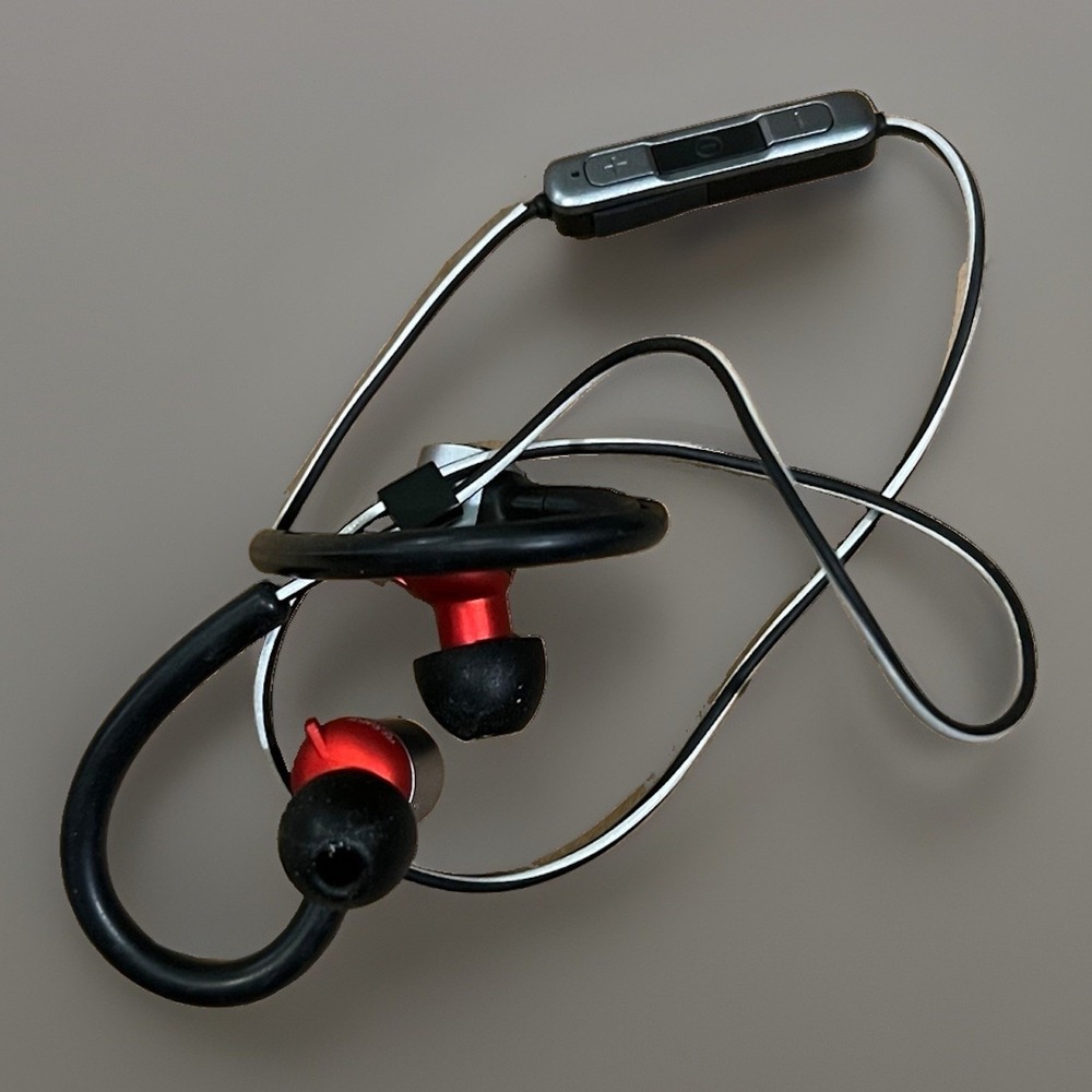 JBL Reflect Mini BT Bluetooth Sport Earbuds Red/Black w/ Case & Charging Cable
